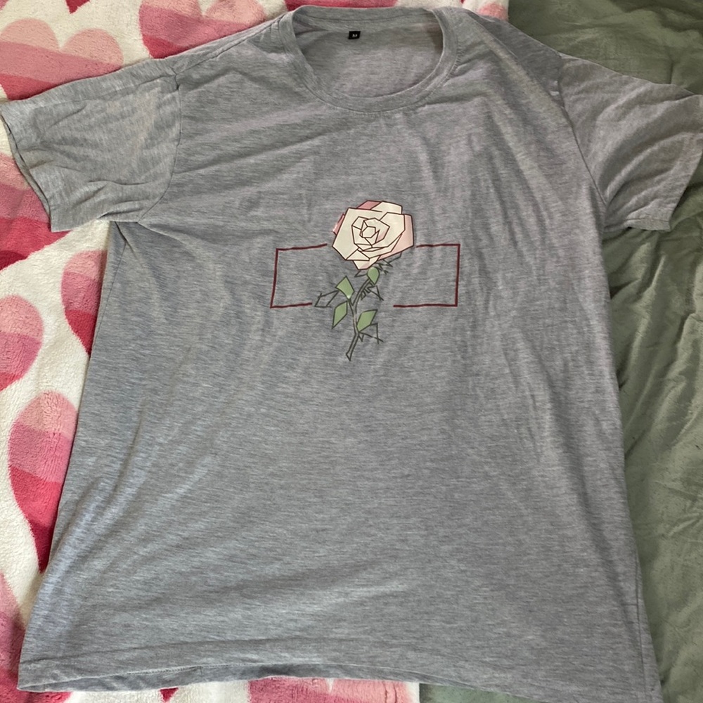 I’m not too sure about the brand, the size is medium, color is grey